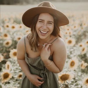 Meet your Posher, Olivia